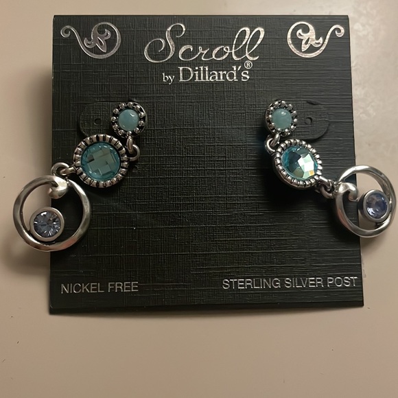 Fun and flirty earrings! NWT - Picture 3 of 7